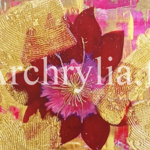 Peinture acrylique résinée représentant une fleur stylisée avec des nuances de rose et d'or sur un carton de 3 mm